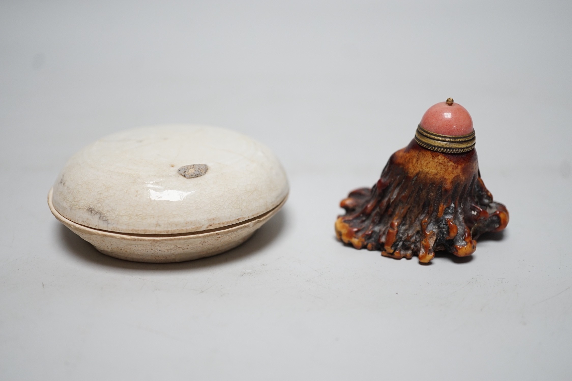 A Chinese box and cover, Fujian kilns, Yuan dynasty, 8cm together with a stag antler snuff bottle